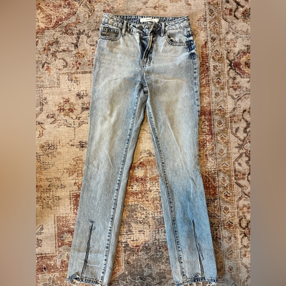 Hidden light wash jeans size 24